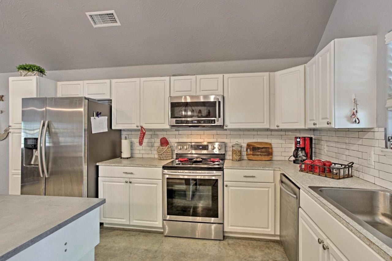 Modern Retreat With Gas Grill - Walk To Lake Texoma! Kingston 外观 照片