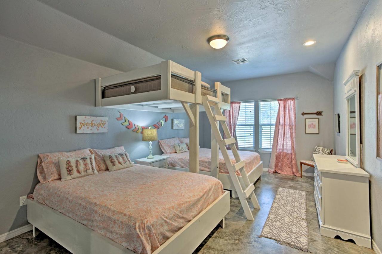 Modern Retreat With Gas Grill - Walk To Lake Texoma! Kingston 外观 照片